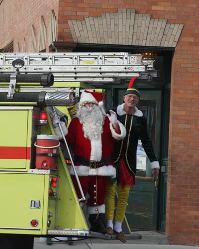 Santa & Elf arrives in Harrington WA on fire truck.